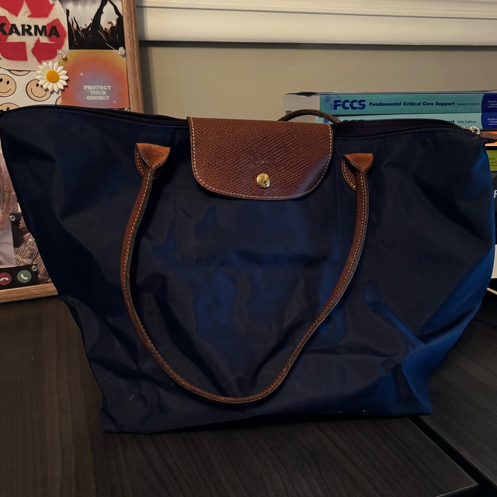 Medium-sized LongChamp shoulder bag